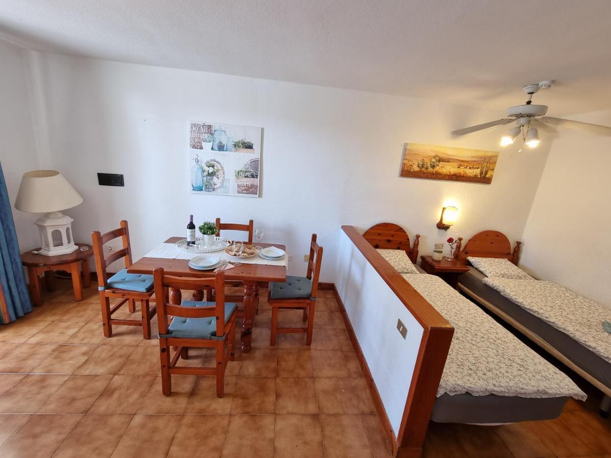Studio Apartment No 1 Directly On The Beach And Sea, Terrace, Heated Pool, Wifi Playa de las Américas Dış mekan fotoğraf