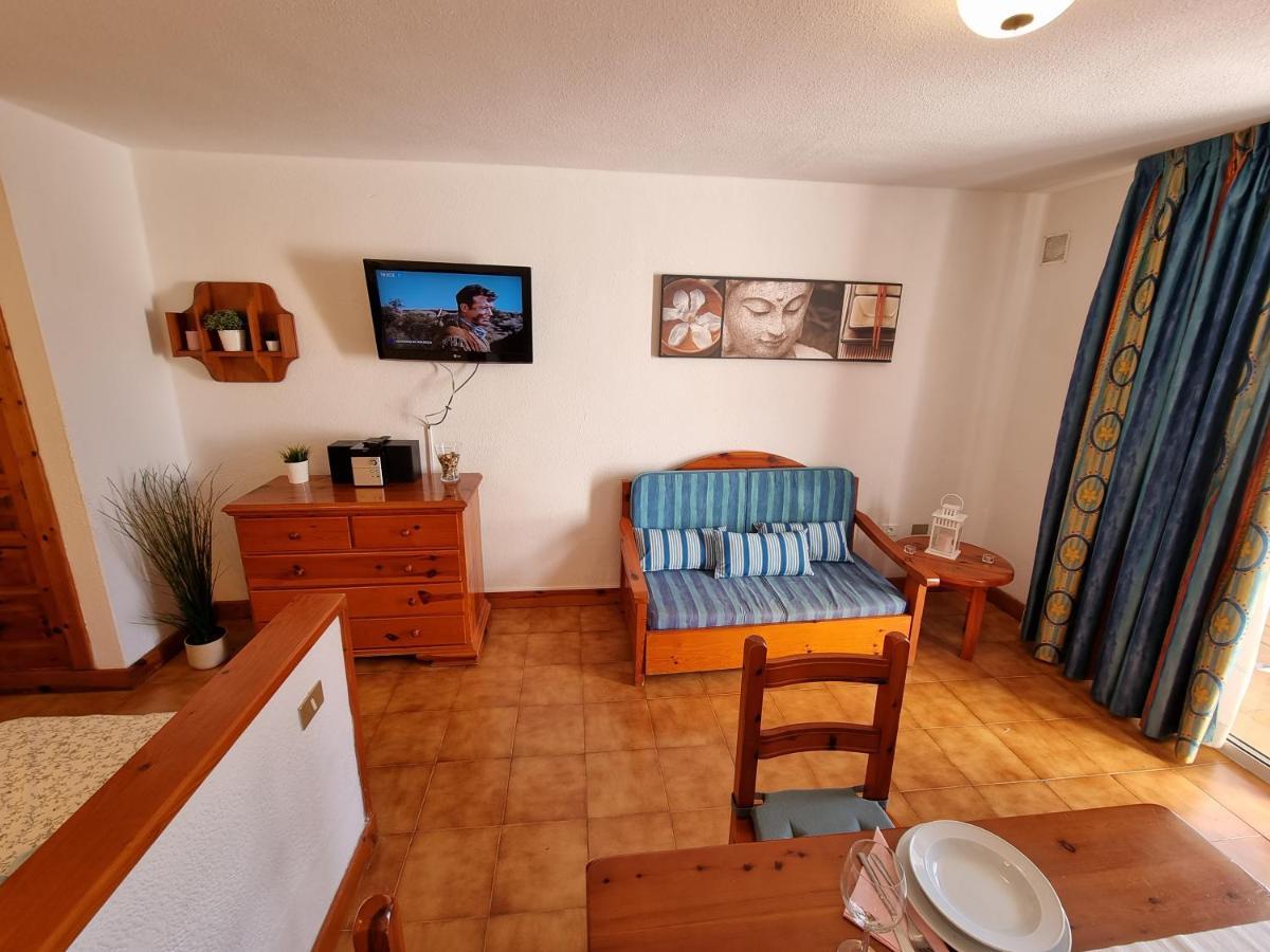 Studio Apartment No 1 Directly On The Beach And Sea, Terrace, Heated Pool, Wifi Playa de las Américas Dış mekan fotoğraf