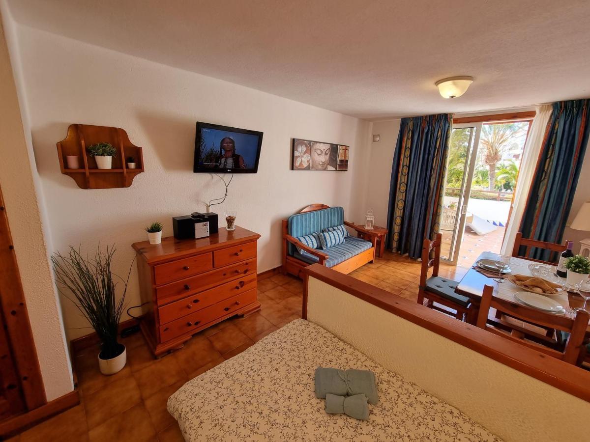 Studio Apartment No 1 Directly On The Beach And Sea, Terrace, Heated Pool, Wifi Playa de las Américas Dış mekan fotoğraf