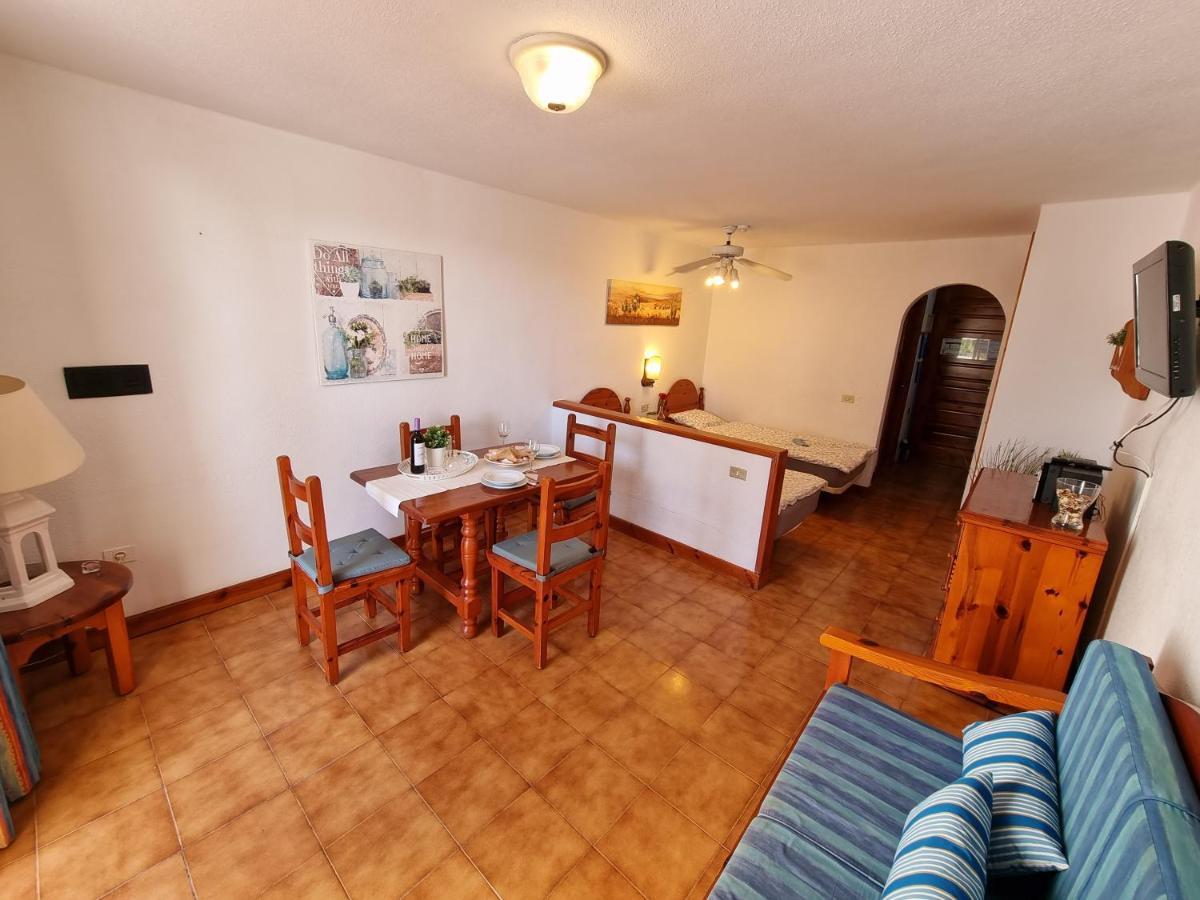 Studio Apartment No 1 Directly On The Beach And Sea, Terrace, Heated Pool, Wifi Playa de las Américas Dış mekan fotoğraf