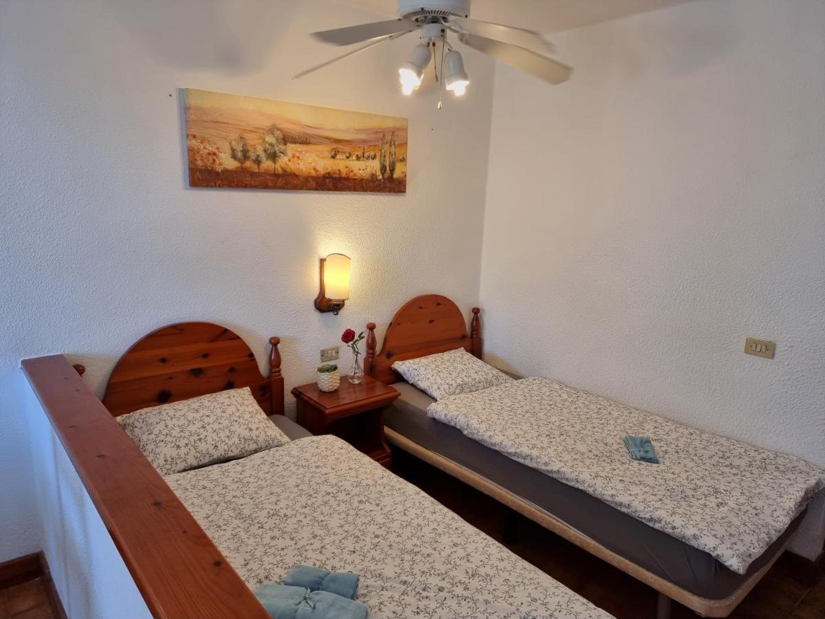 Studio Apartment No 1 Directly On The Beach And Sea, Terrace, Heated Pool, Wifi Playa de las Américas Dış mekan fotoğraf
