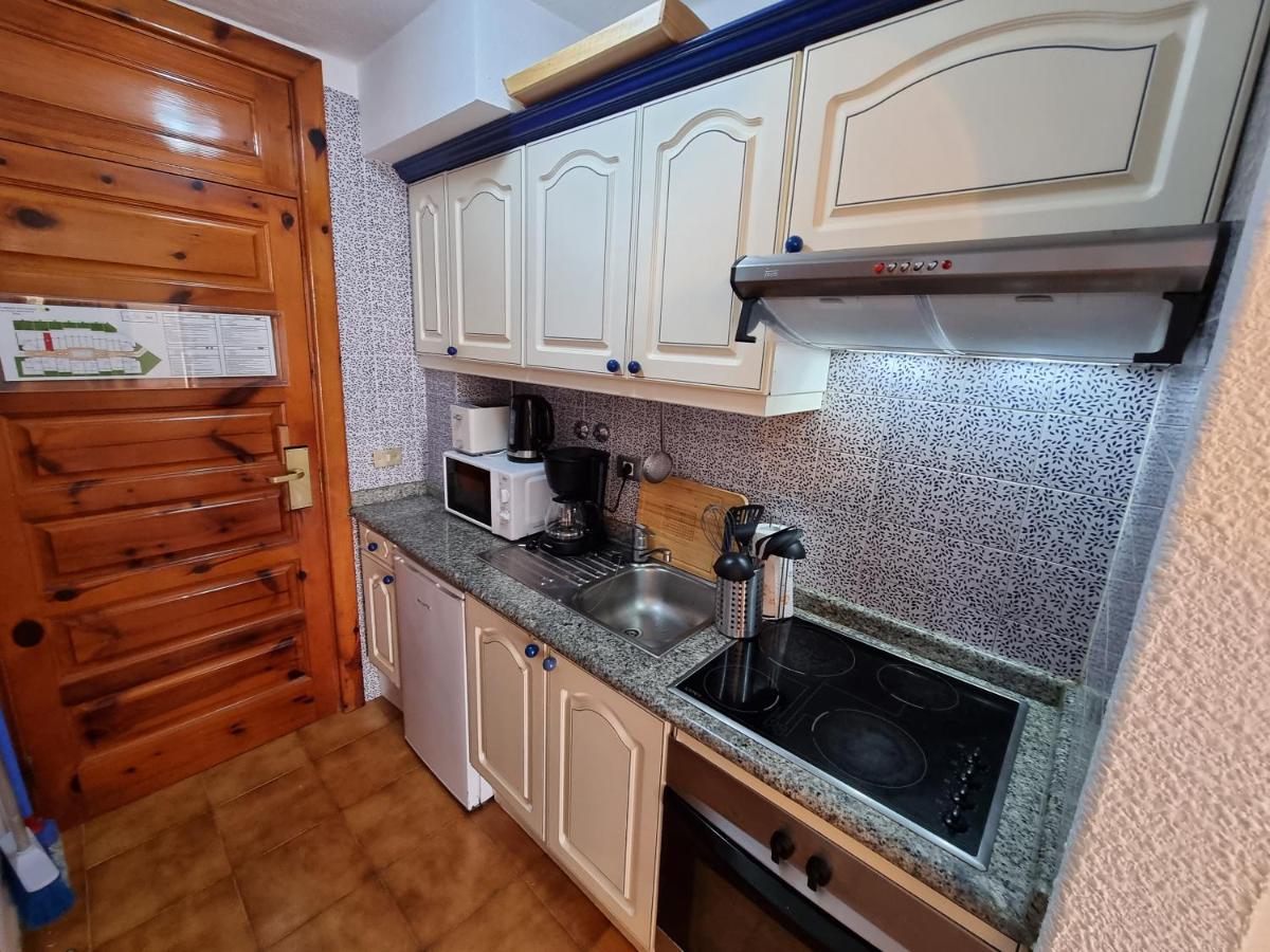 Studio Apartment No 1 Directly On The Beach And Sea, Terrace, Heated Pool, Wifi Playa de las Américas Dış mekan fotoğraf